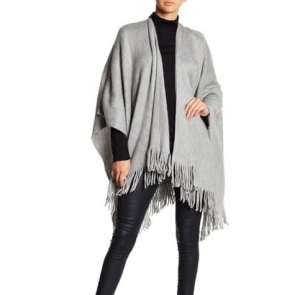 Women’s Vince Camuto Light Grey Feels Like Home Fringe Ruana - Picture 1 of 10